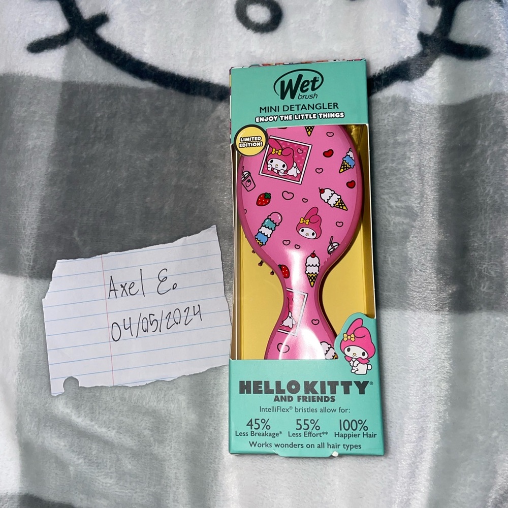 CCO My Melody Hello Kitty Sanrio Limited Edition Mini Hairbrush BNIB - Picture 1 of 4